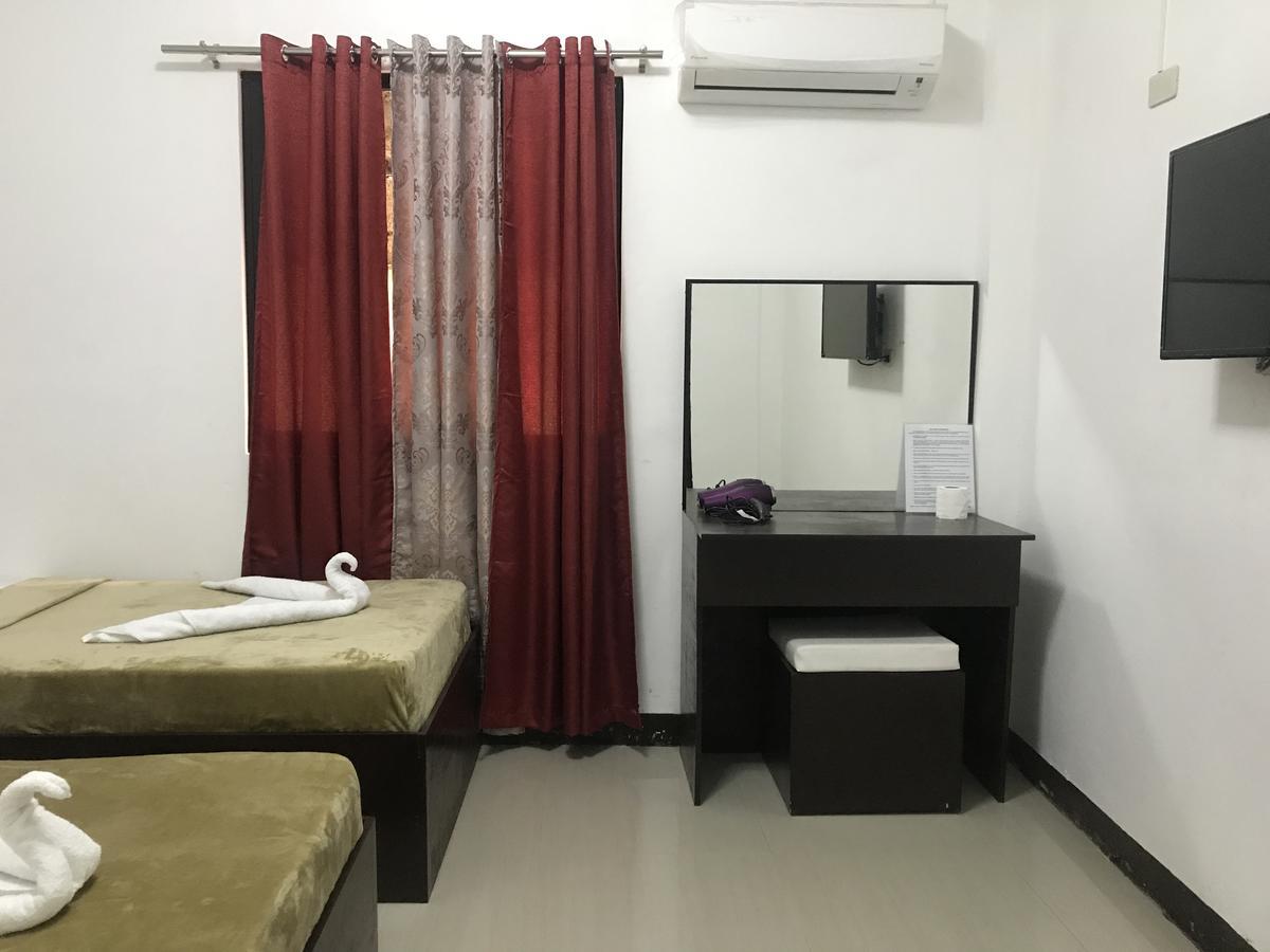 4C'S Tourist Lodge Puerto Princesa Екстериор снимка